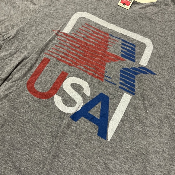Grey and red vintage feel USA soft T-shirt - Picture 3 of 3